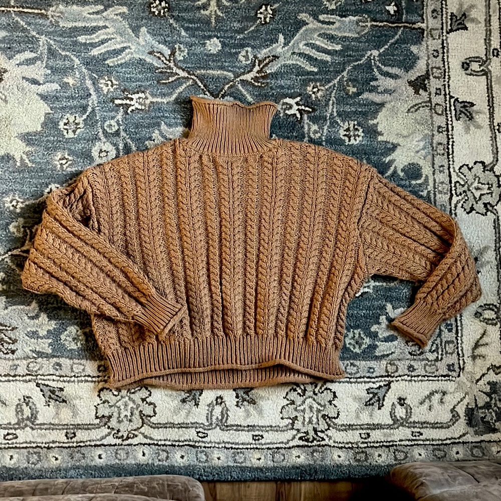 Tan H&M cableknit pullover sweater